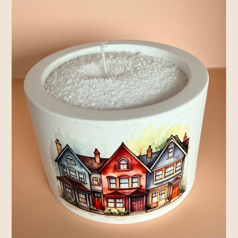 Leuk houdertje gemaakt van Resin 200 dat is net wat sterker dan gips. 8cm breed en 5,5cm hoog. Gevuld met kaarszand